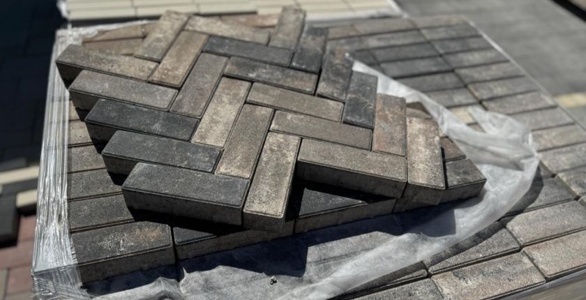 Сколько стоит укладка тротуарной плитки